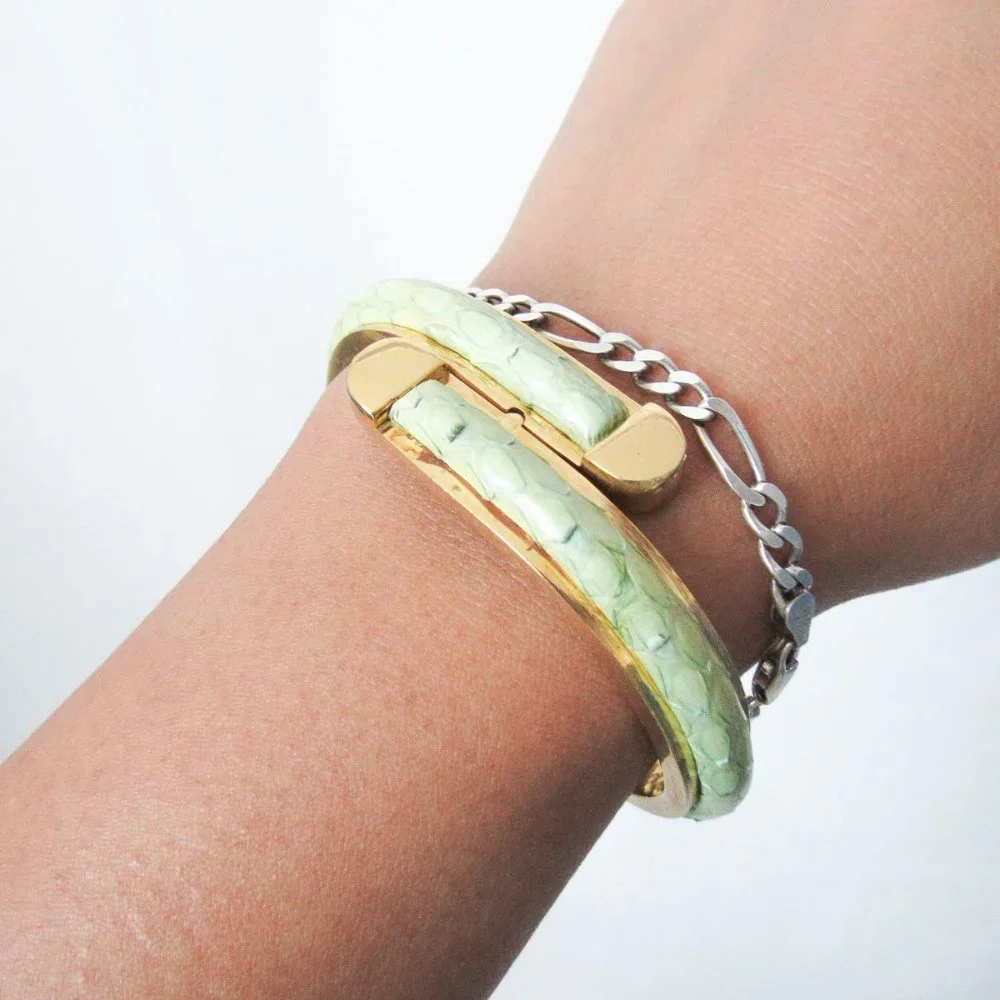 VINTAGE GOLD TONE GENUINE SNAKESKIN BANGLE BRACELET/ 6.5" wrist - Picture 11 of 11
